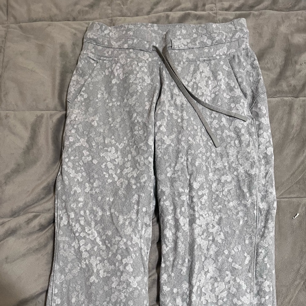 Lululemon Athletica Gray Patterned Joggers